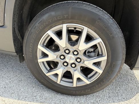 Used 2021 GMC Acadia SLT w/ Technology Package FWD image 32