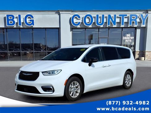 Used 2024 Chrysler Pacifica Touring-L FWD image 1