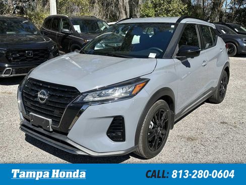 Used 2022 Nissan Kicks SR image 1