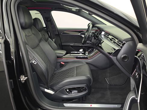 Used 2022 Audi S8 w/ S8 Comfort Plus Package AWD/4WD image 46