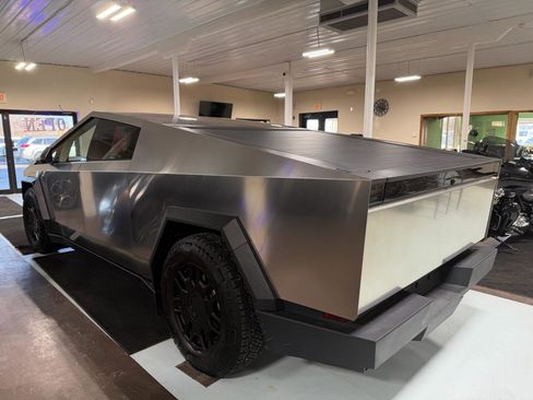 Used 2024 Tesla Cybertruck AWD Crew Cab image 7