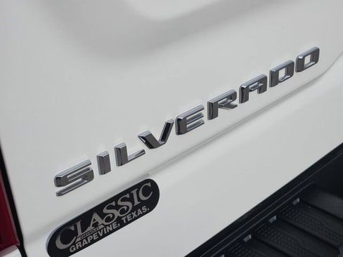 Used 2024 Chevrolet Silverado 1500 ZR2 image 9