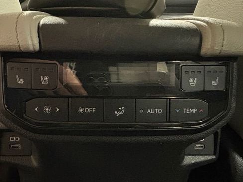 Used 2025 Toyota Grand Highlander AWD Hybrid image 21