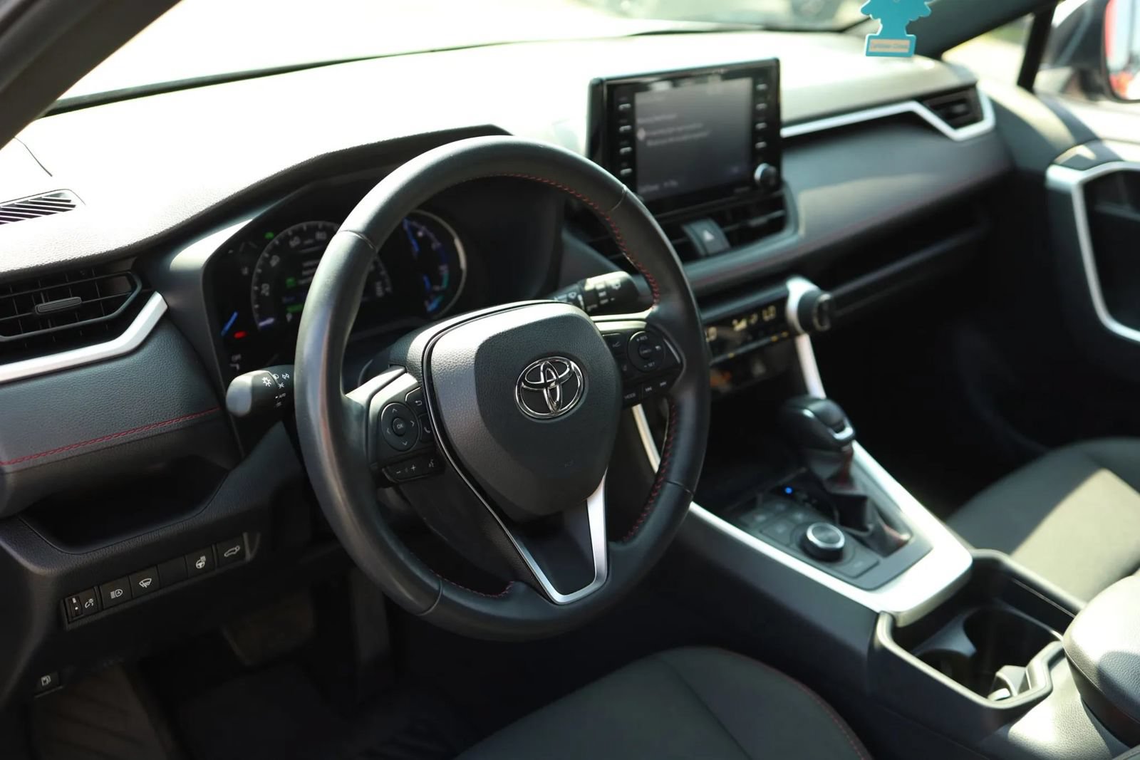 Used 2021 Toyota RAV4 SE w/ Weather & Moonroof Package AWD/4WD image 18