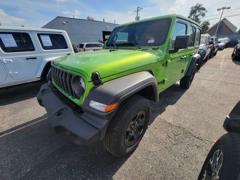Used 2025 Jeep Wrangler Unlimited Sport AWD/4WD image 2