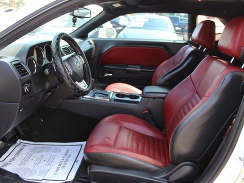 Used 2014 Dodge Challenger SXT image 14