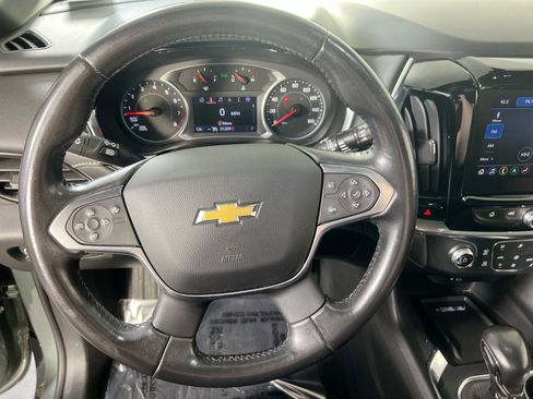 Used 2022 Chevrolet Traverse LT w/ LT Premium Package image 11
