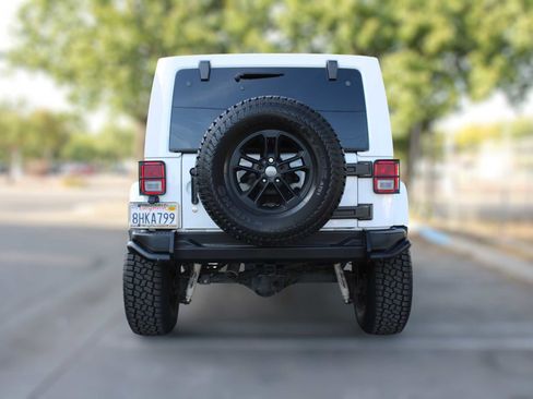 Used 2017 Jeep Wrangler Unlimited Sahara image 5