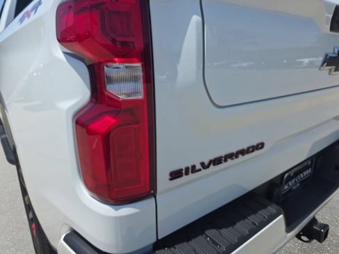 Used 2023 Chevrolet Silverado 1500 RST w/ Redline Edition AWD/4WD image 32