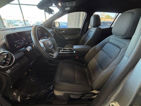 Used 2025 Chevrolet Equinox LT image 31