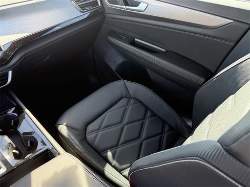 New 2026 Volkswagen Atlas Cross Sport SE image 26