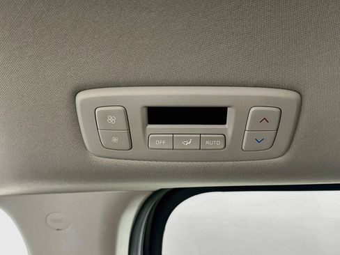 Used 2025 Kia Carnival FWD image 28