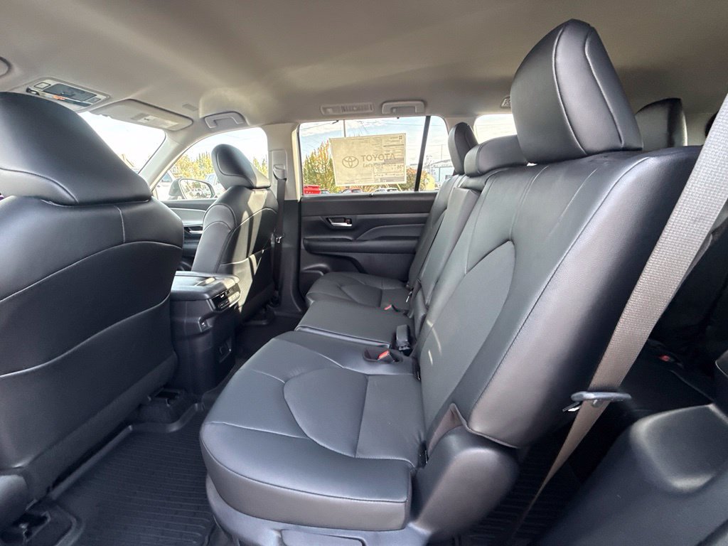 New 2026 Toyota Grand Highlander XLE FWD image 17