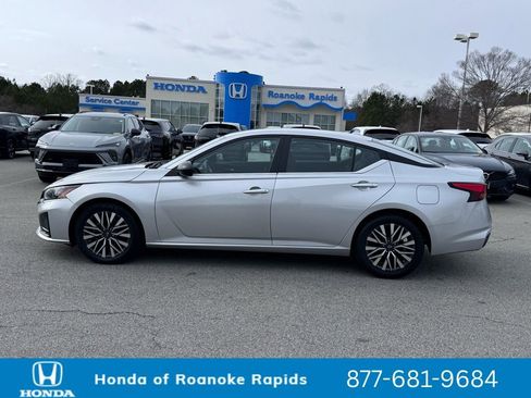 Used 2024 Nissan Altima 2.5 SV image 3