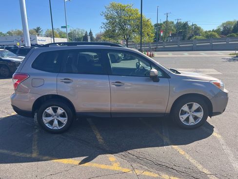 Used 2016 Subaru Forester 2.5i Premium w/ Popular Package #2 AWD/4WD image 4
