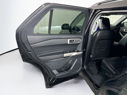 Used 2024 Ford Explorer XLT w/ Equipment Group 202A RWD image 25