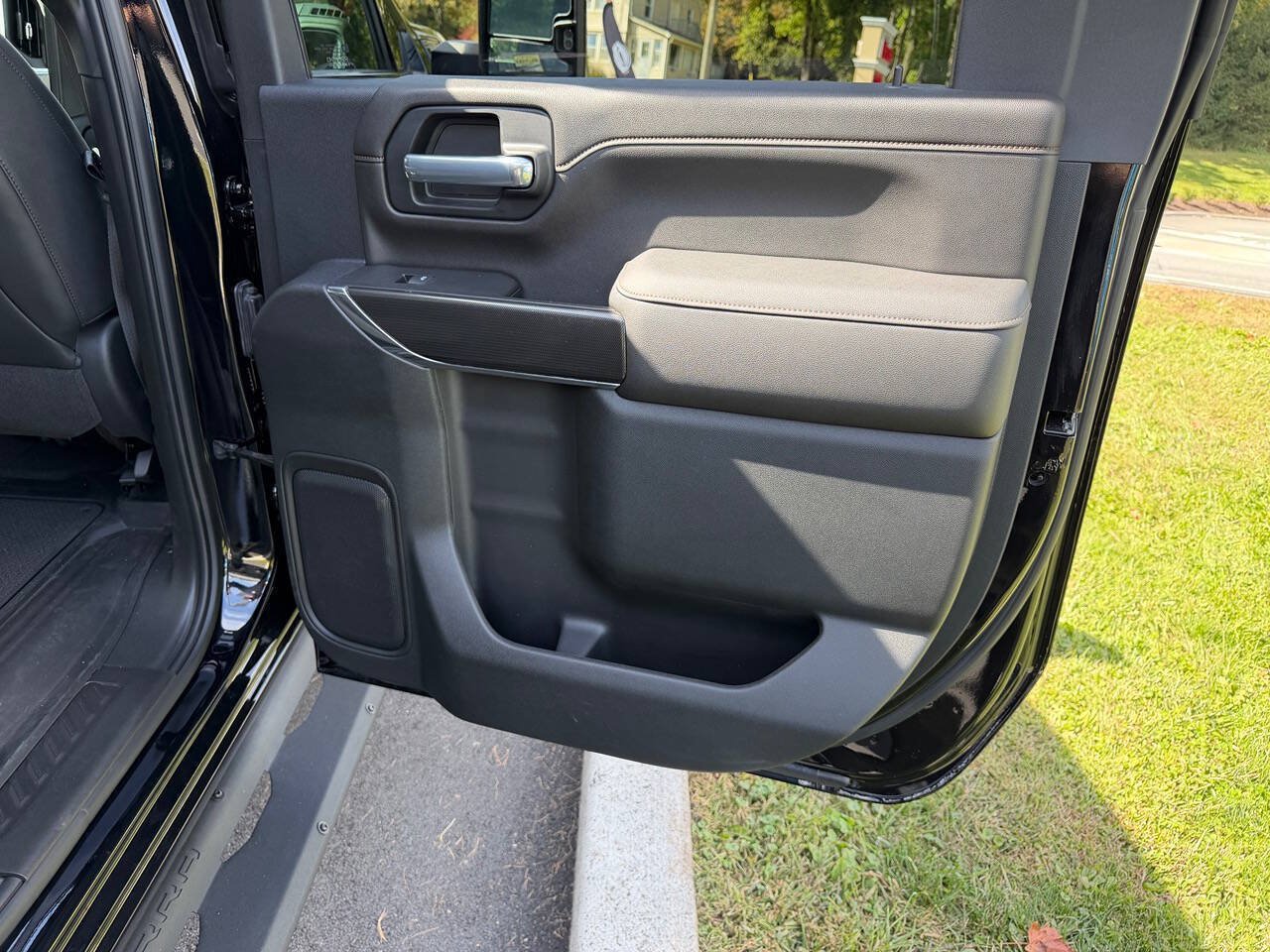 Used 2021 GMC Sierra 3500 AT4 w/ AT4 Premium Plus Package AWD/4WD image 17