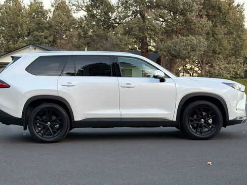 Used 2024 Toyota Grand Highlander Limited image 3