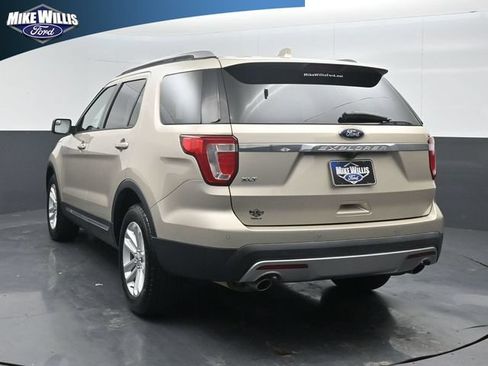 Used 2017 Ford Explorer XLT FWD image 5