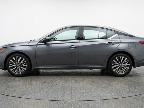 Used 2025 Nissan Altima 2.5 SV image 5