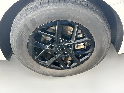 Used 2025 Kia K5 LXS image 11