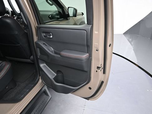 Used 2023 Nissan Frontier Pro-X w/ Pro-X Premium Package RWD image 11