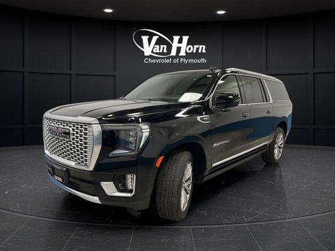 Used 2021 GMC Yukon XL Denali w/ Denali Premium Package AWD/4WD image 3