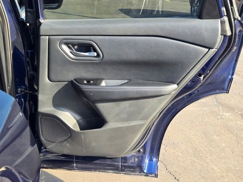 Used 2025 Nissan Rogue SV image 8