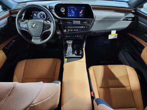 Used 2024 Lexus ES 300h w/ Premium Package image 29