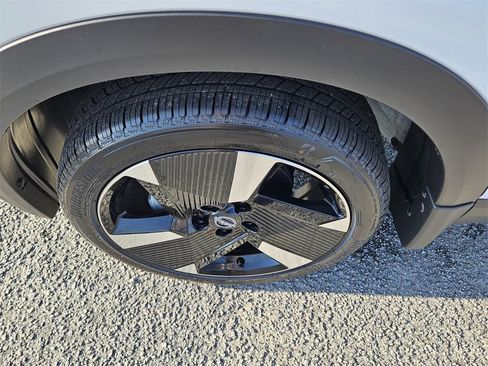 New 2025 Nissan Kicks SR image 17