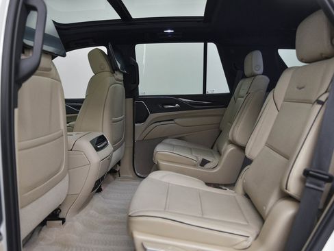 Used 2023 Cadillac Escalade Premium Luxury w/ Performance Package image 12