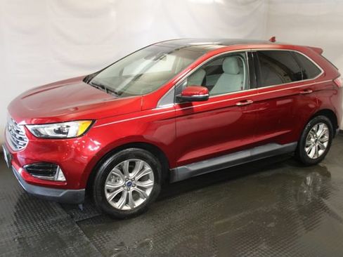 Used 2019 Ford Edge Titanium w/ Cold Weather Package FWD image 2