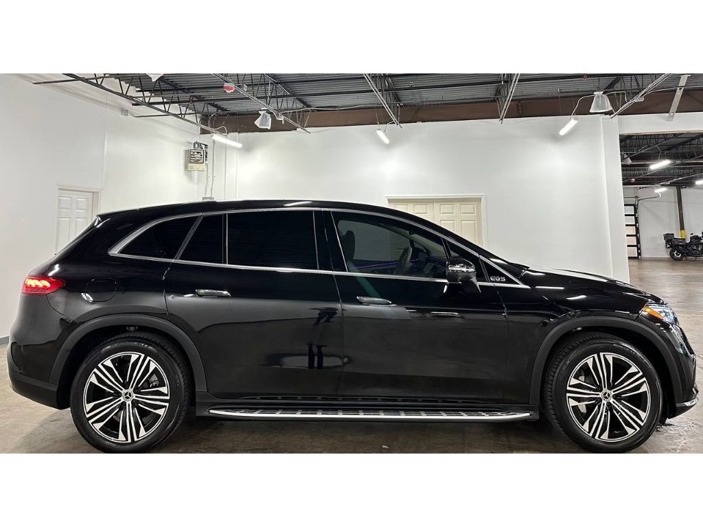 Used 2023 Mercedes-Benz EQS 450+ SUV image 11