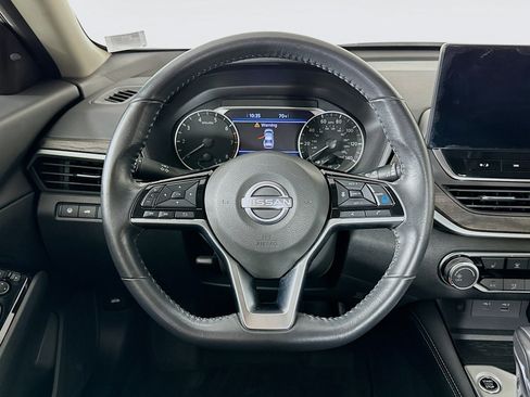 Used 2023 Nissan Altima 2.5 SV w/ SV Premium Package FWD image 18