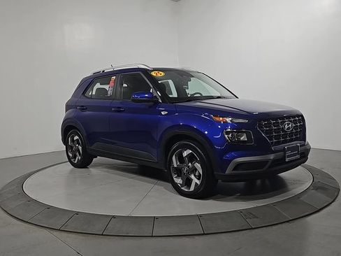 Certified 2025 Hyundai Venue SEL FWD image 9