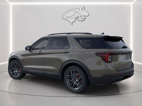 New 2026 Ford Explorer ST-Line w/ ST-Line Street Pack image 4