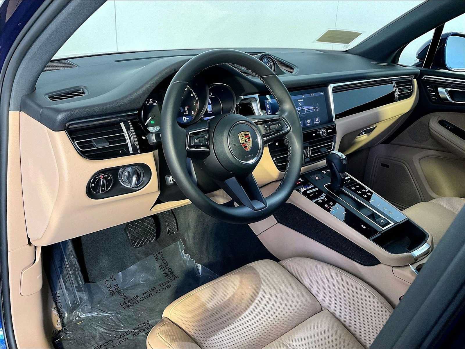 Certified 2024 Porsche Macan AWD/4WD image 4