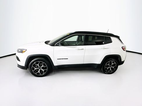 Used 2025 Jeep Compass Limited image 4