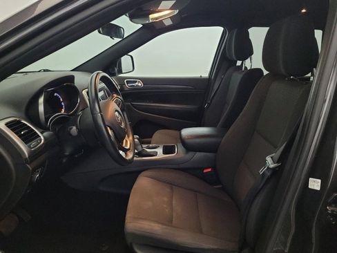 Used 2019 Jeep Grand Cherokee Laredo AWD/4WD image 17