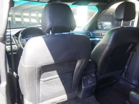 Used 2016 Ford Explorer XLT w/ Equipment Group 202A AWD/4WD image 33