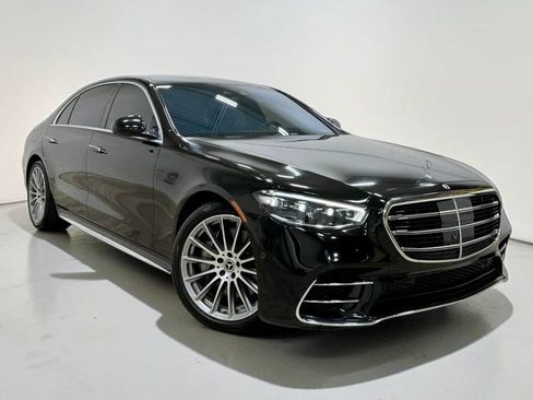 Used 2023 Mercedes-Benz S 580 4MATIC Sedan image 3