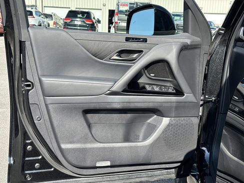 Used 2024 Lexus LX 600 4WD w/ Luxury Package image 20