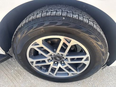 Used 2025 Ford Expedition Active AWD/4WD image 14