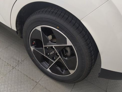 Used 2024 Kia Soul EX image 31