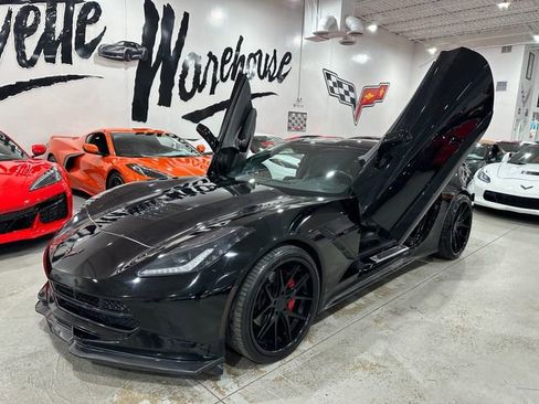 Used 2017 Chevrolet Corvette Stingray Coupe w/ Carbon Flash Badge Package RWD image 4