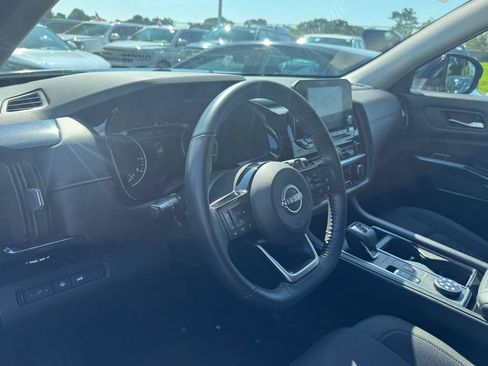 Used 2022 Nissan Pathfinder SV w/ SV Premium Package AWD/4WD image 24