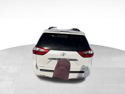 Used 2020 Toyota Sienna Limited Premium image 9