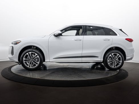 Used 2025 Audi Q5 Premium Plus w/ Premium Plus AWD/4WD image 7