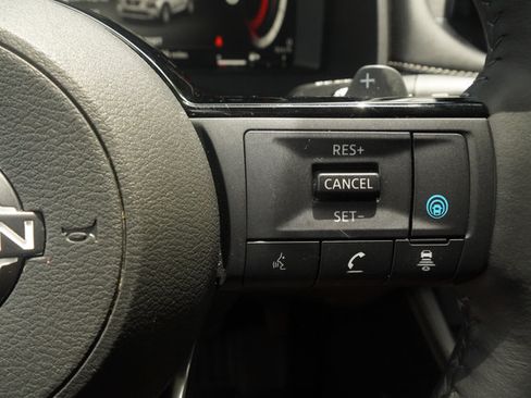 Used 2022 Nissan Rogue Platinum w/ Head-Up Display Package FWD image 13