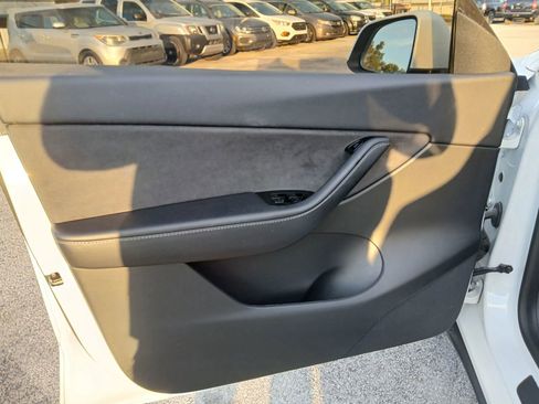 Used 2021 Tesla Model Y Long Range image 10
